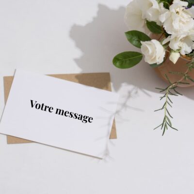 Carte message personnalisée accompagnant arrangement floral